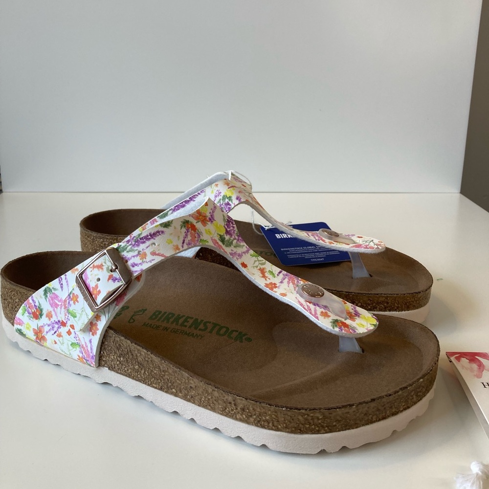 NWT-Birkenstock Gizeh vegan sandal, size 8.5